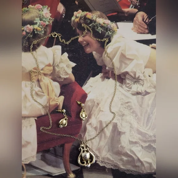 Avon Jewelry Set Gold Necklace - Picture 10 of 13